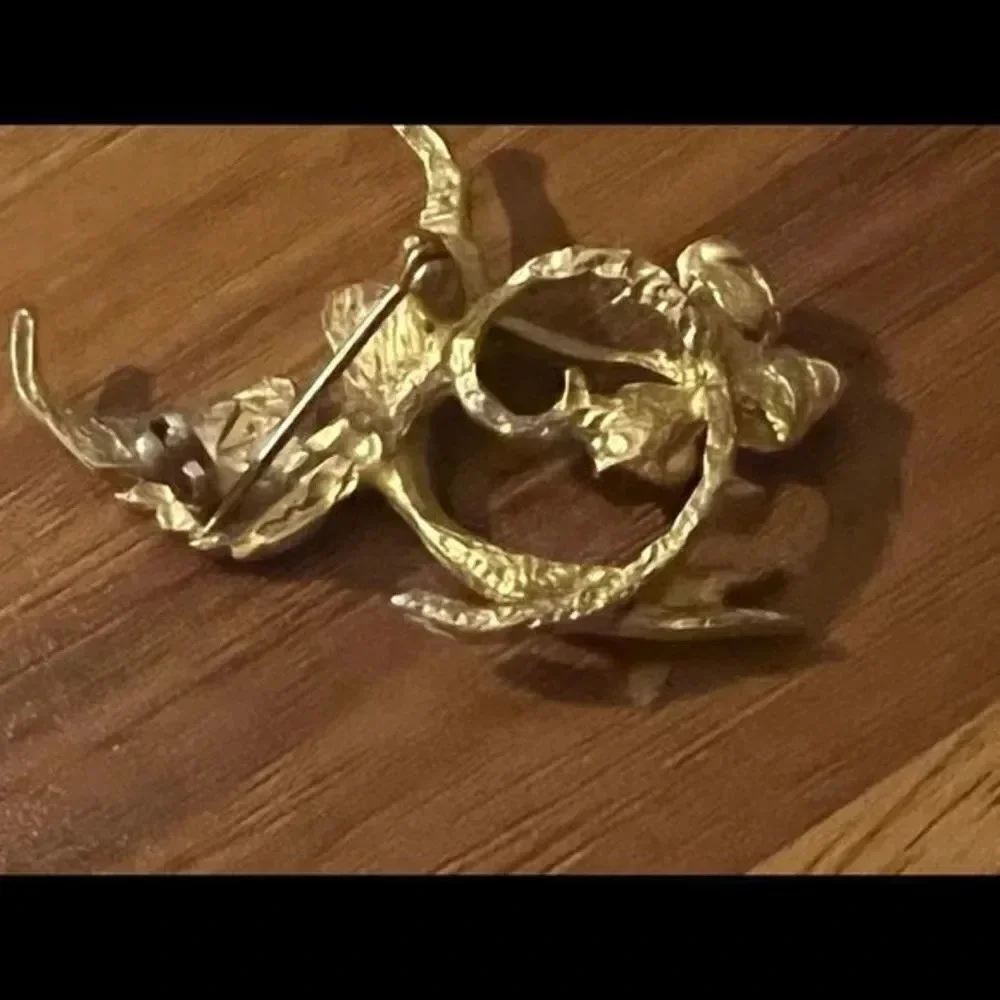 Hummingbird Sipping Nectar Gold Brooch